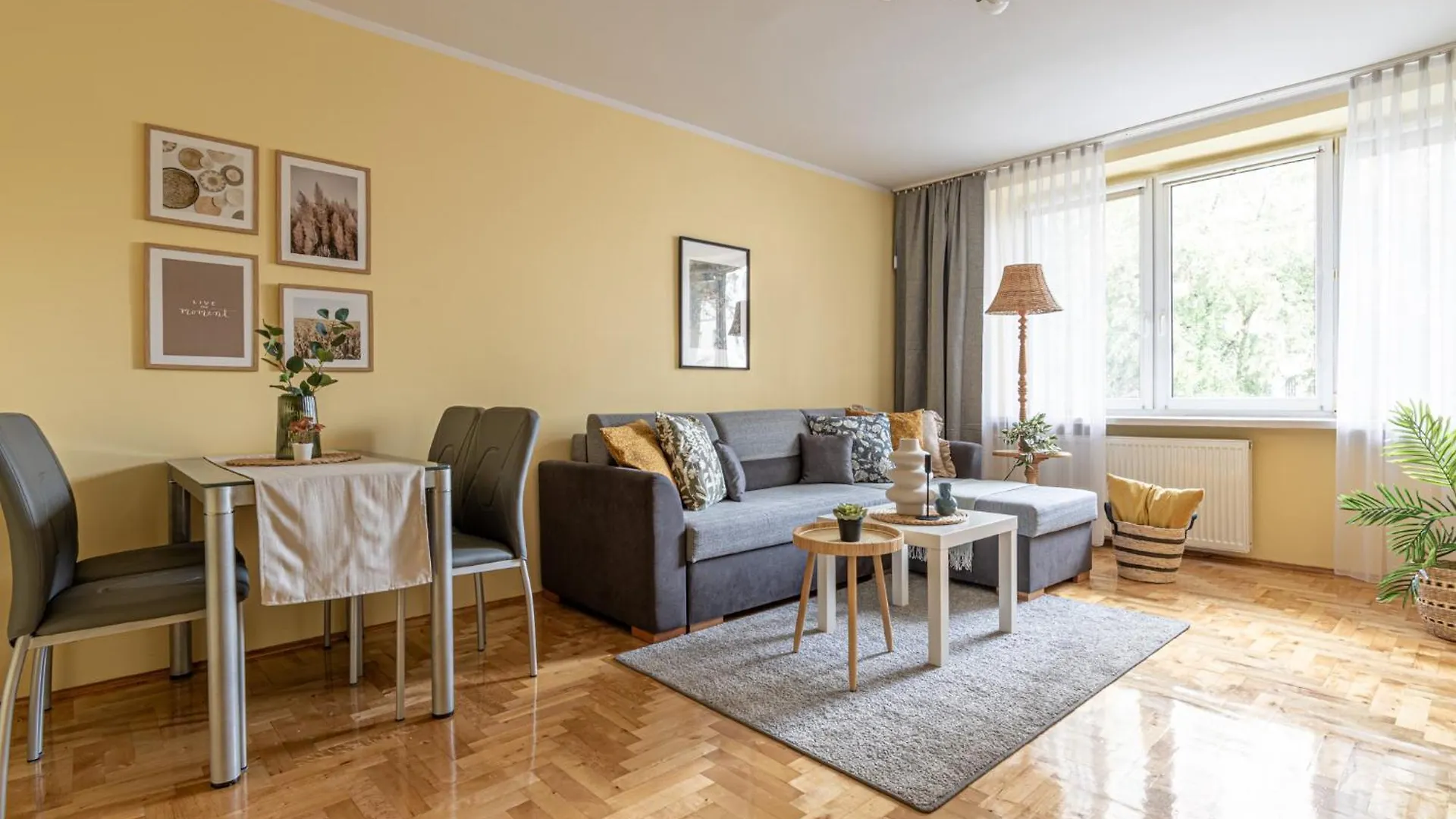 Apartment Mia Stepinska Near The Royal Lazienki Warsaw