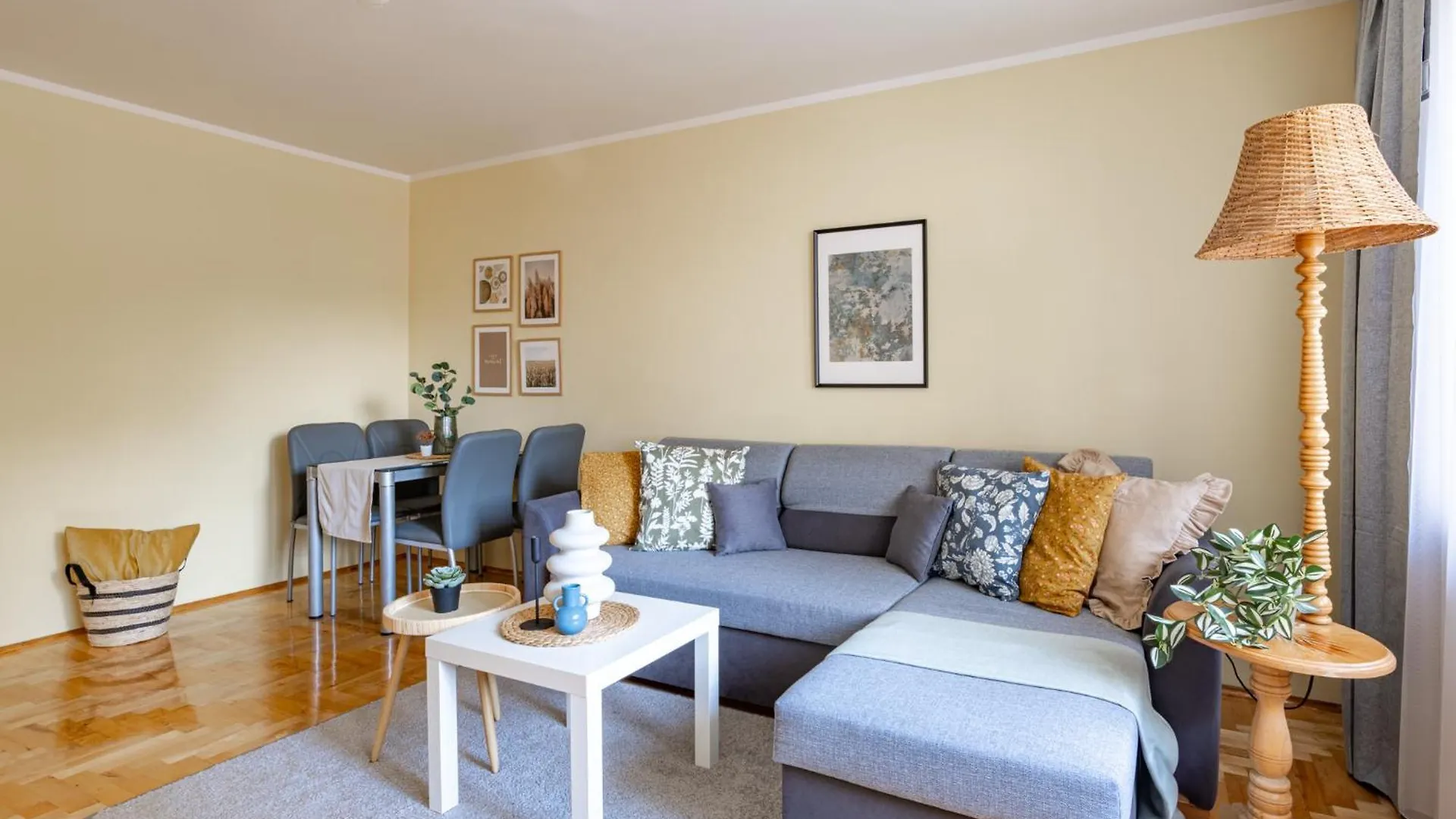 Apartment Mia Stepinska Near The Royal Lazienki Warsaw Poland